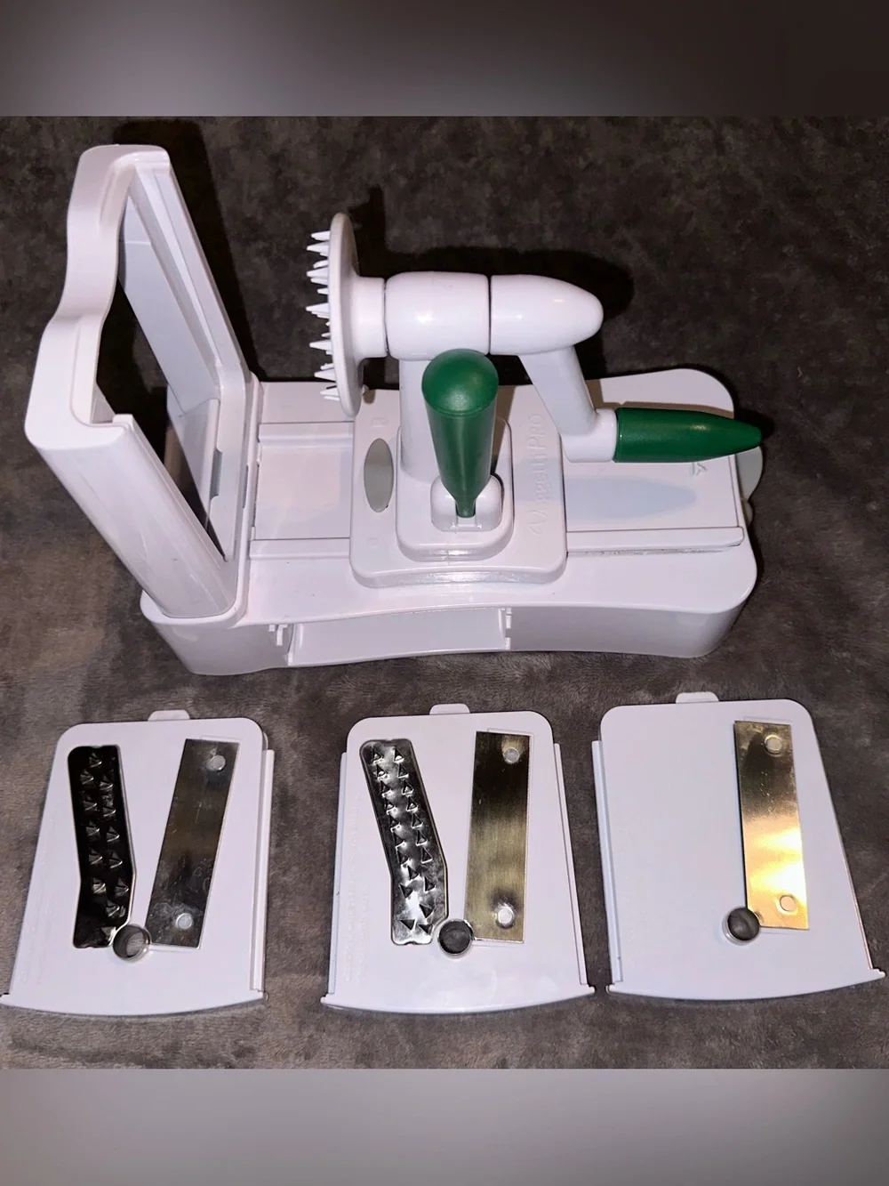 Veggetti Pro Table Top Spiral Vegetable Cutter Spiralizer 3 Blades Ontel White